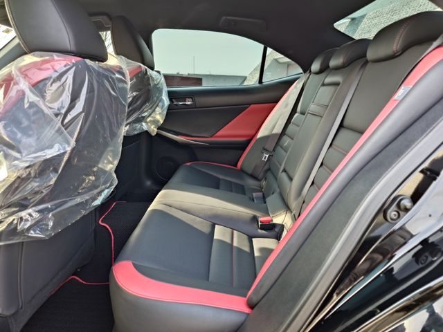 LEXUS IS300h