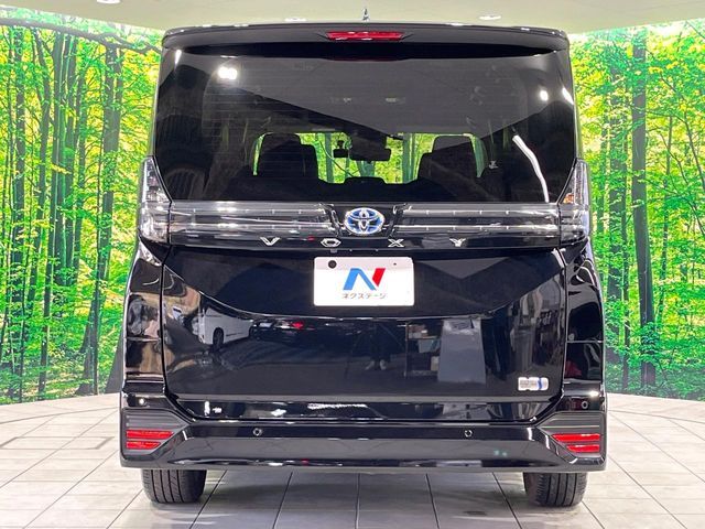 VOXY HYBRID