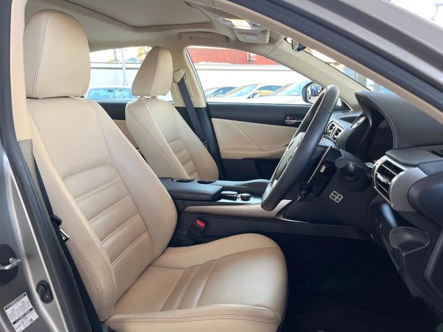 LEXUS IS300h