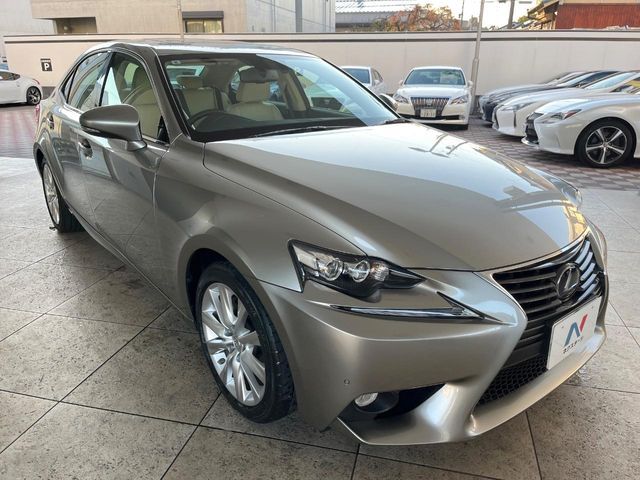 LEXUS IS300h