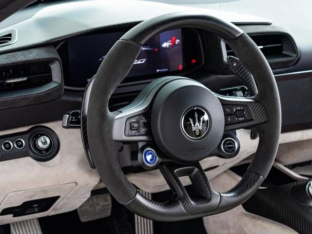 MASERATI MC20
