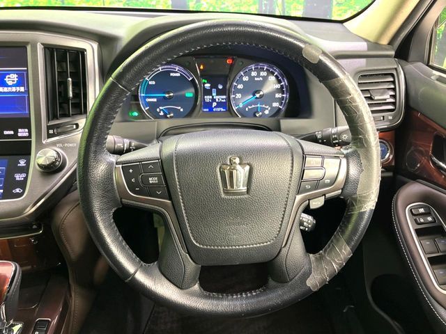 CROWN sedan hybrid