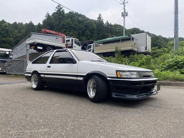 COROLLA LEVIN