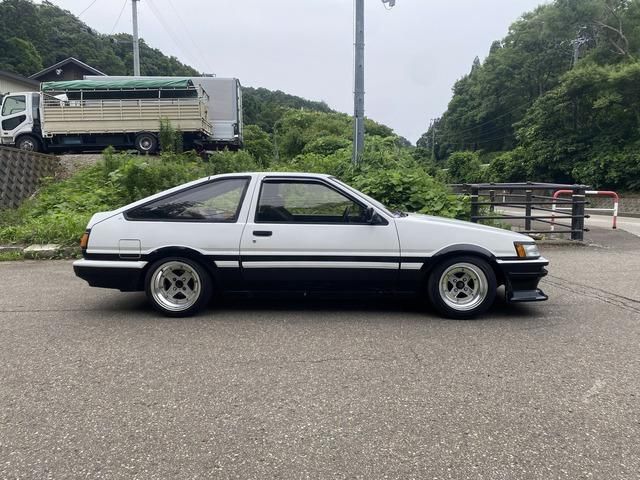 COROLLA LEVIN
