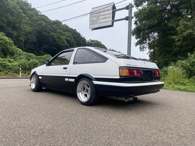 COROLLA LEVIN