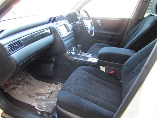 CROWN sedan