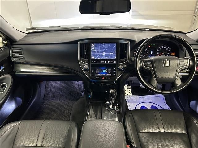 CROWN sedan 4WD