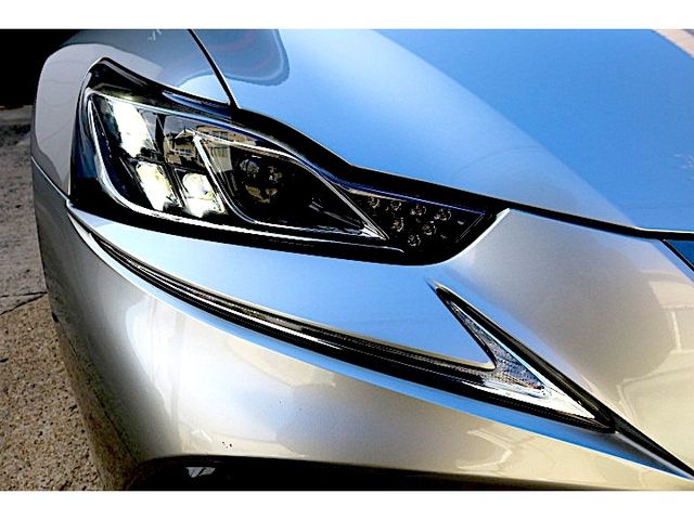 LEXUS IS300h