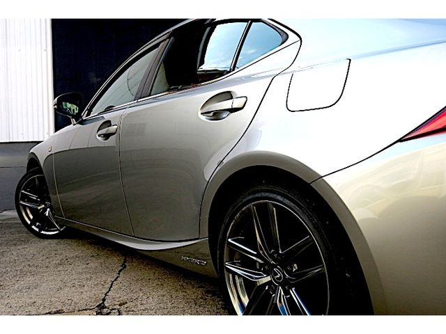 LEXUS IS300h
