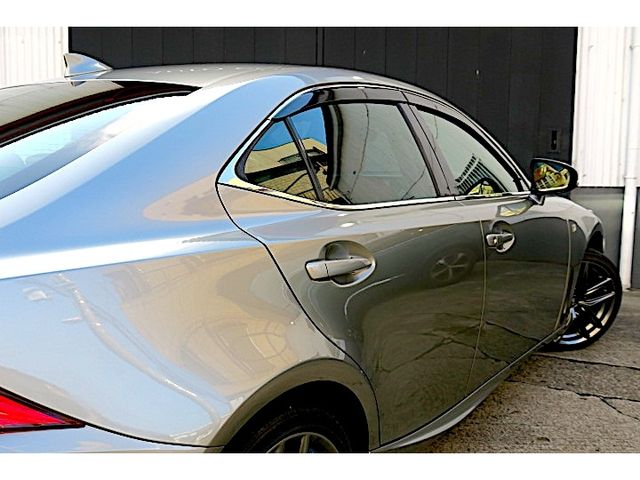 LEXUS IS300h