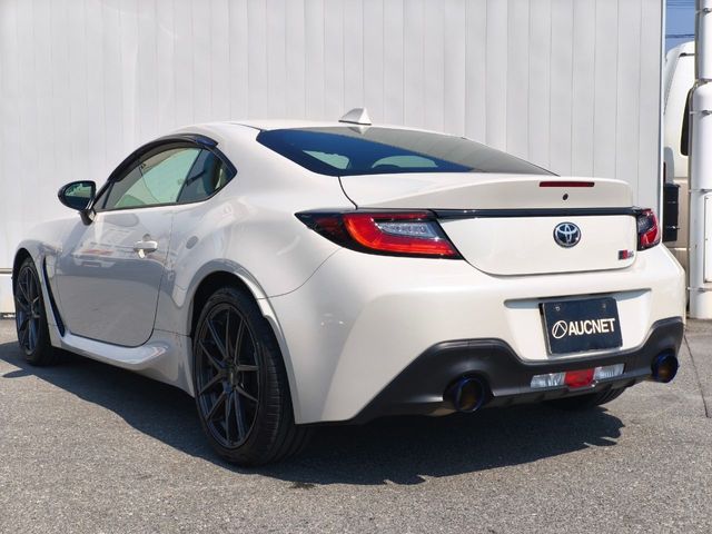 GR86