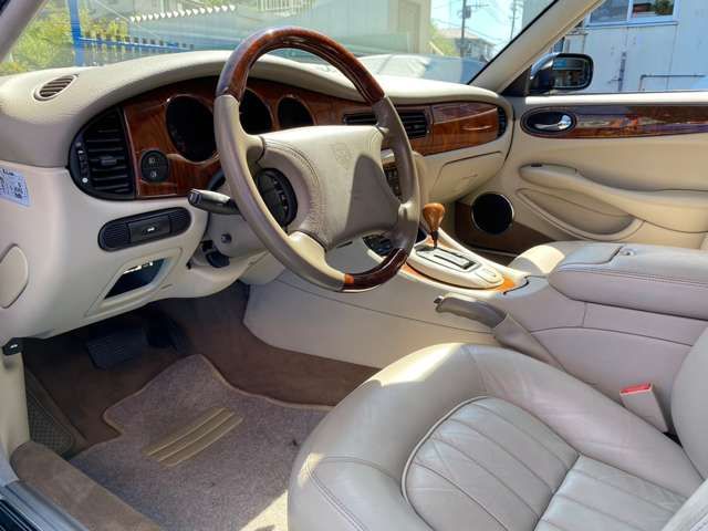 JAGUAR XJseries sedan