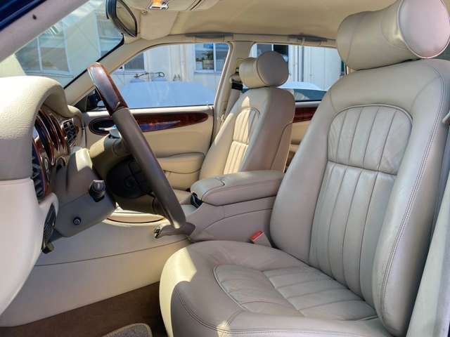 JAGUAR XJseries sedan