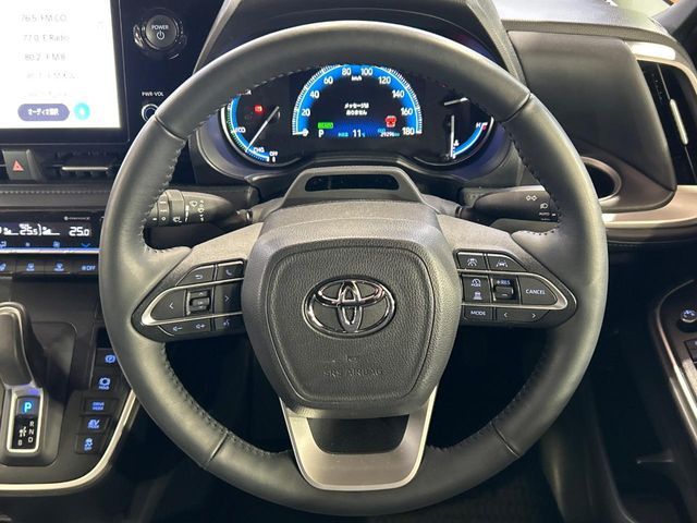 VOXY HYBRID