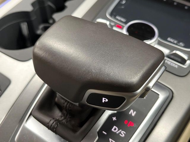 AUDI  Q7