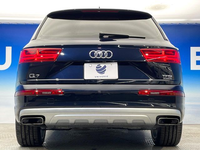 AUDI  Q7