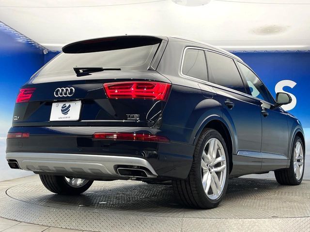 AUDI  Q7