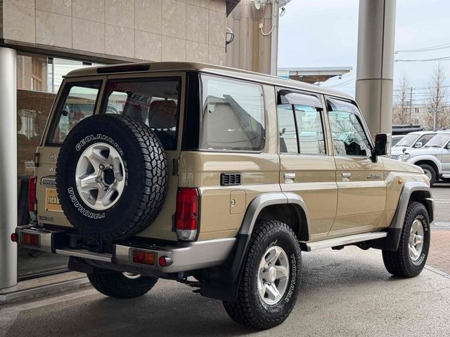 LANDCRUISER van