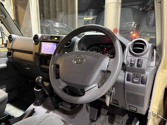 LANDCRUISER van