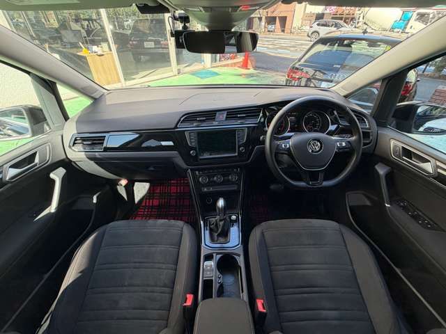 VOLKSWAGEN GOLF TOURAN