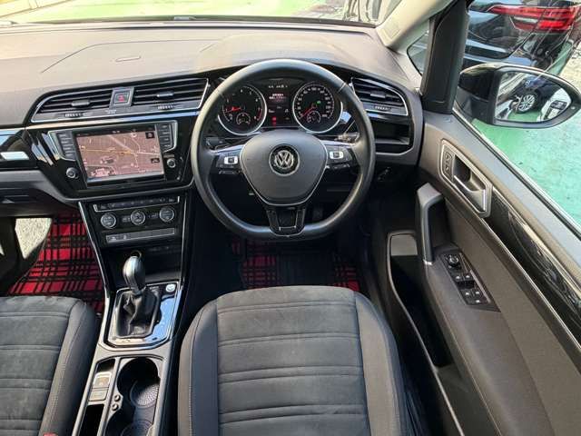 VOLKSWAGEN GOLF TOURAN