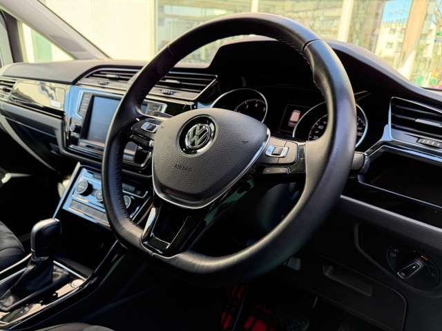 VOLKSWAGEN GOLF TOURAN