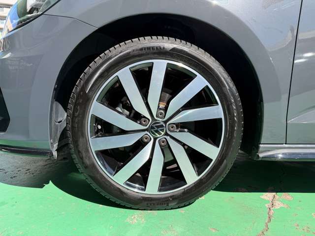 VOLKSWAGEN GOLF TOURAN