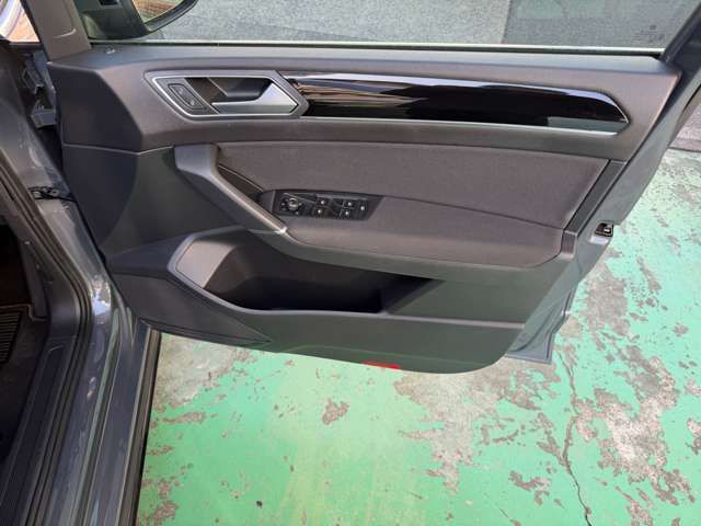 VOLKSWAGEN GOLF TOURAN