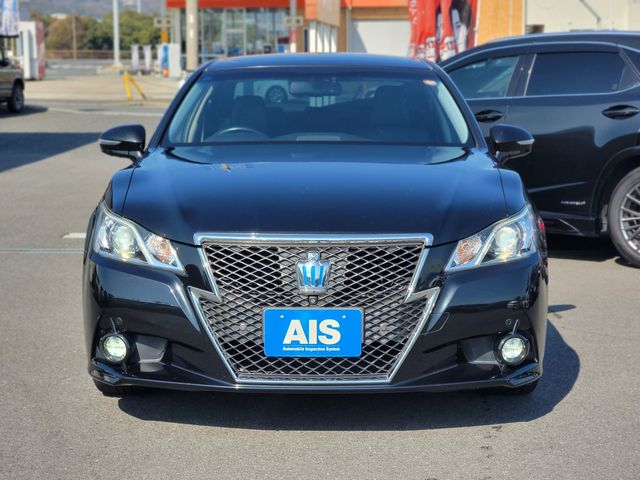 CROWN sedan hybrid