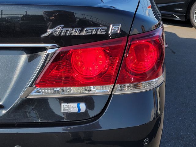 CROWN sedan hybrid