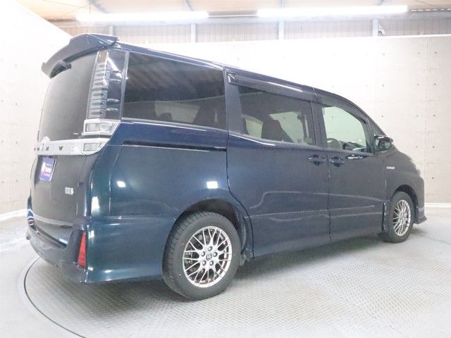 VOXY HYBRID