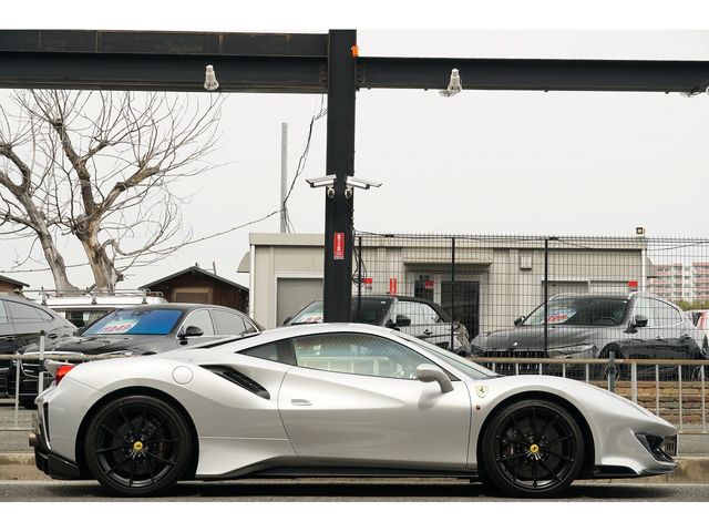 FERRARI 488 Pista