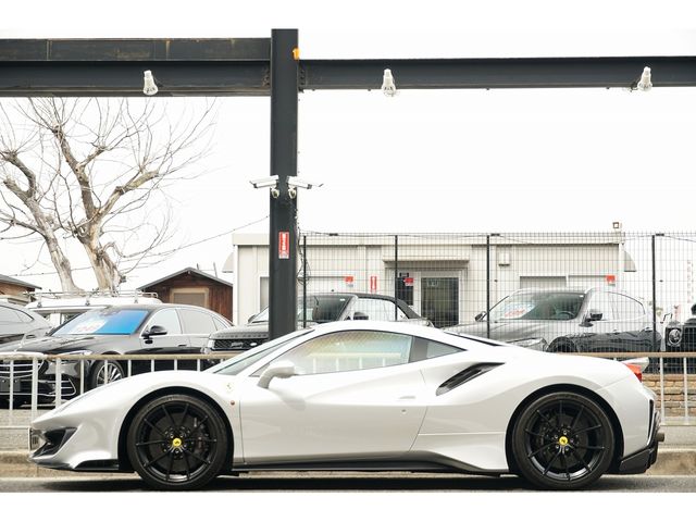 FERRARI 488 Pista