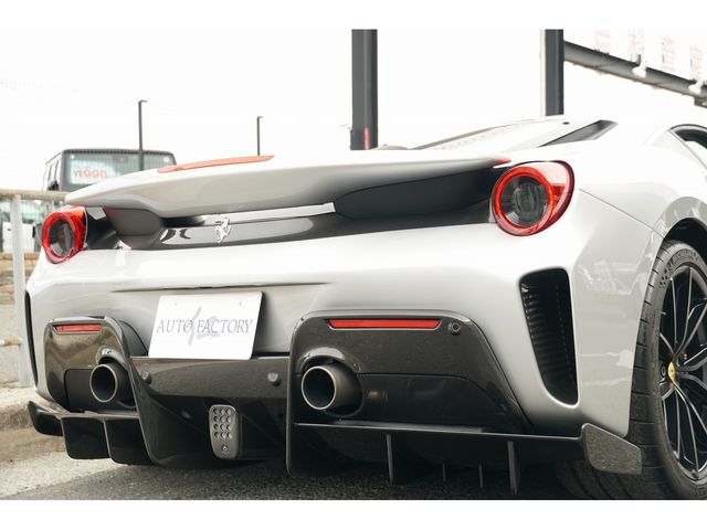 FERRARI 488 Pista