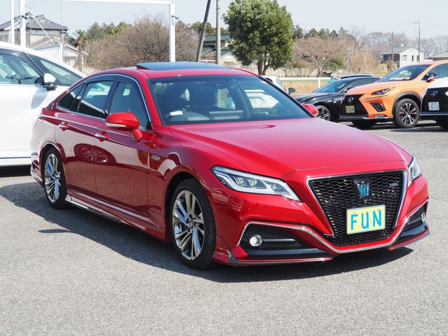 CROWN sedan hybrid