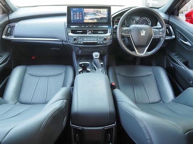 CROWN sedan hybrid