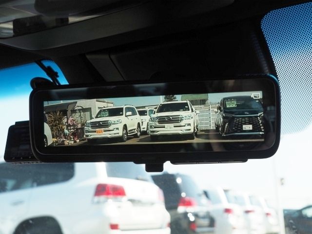 CROWN sedan hybrid