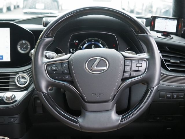 LEXUS LS500 4WD