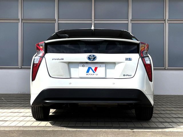 PRIUS 4WD