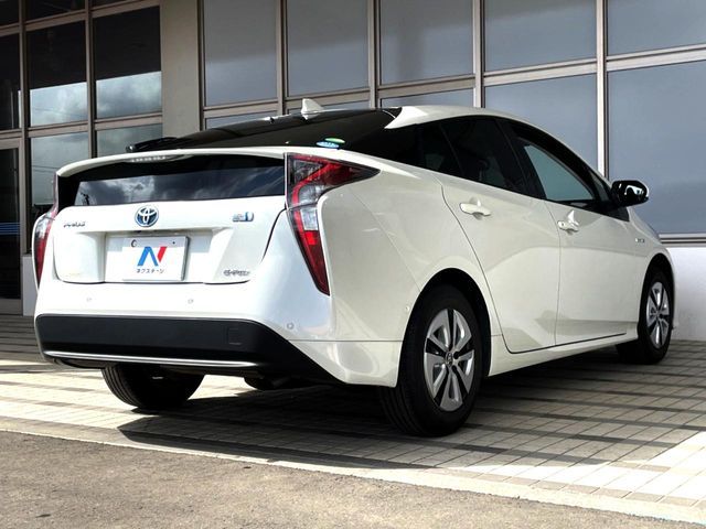 PRIUS 4WD