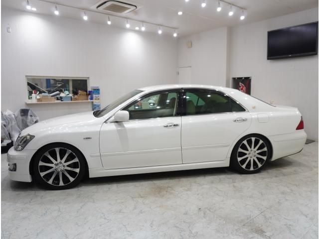 CROWN sedan
