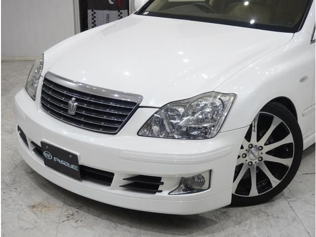 CROWN sedan