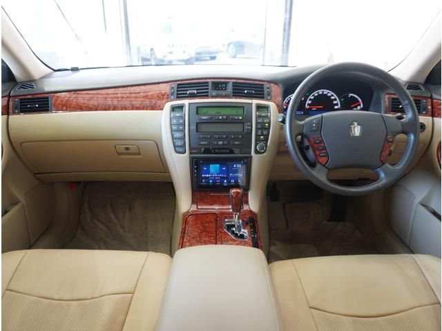 CROWN sedan