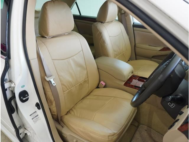 CROWN sedan