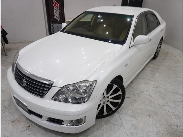 CROWN sedan