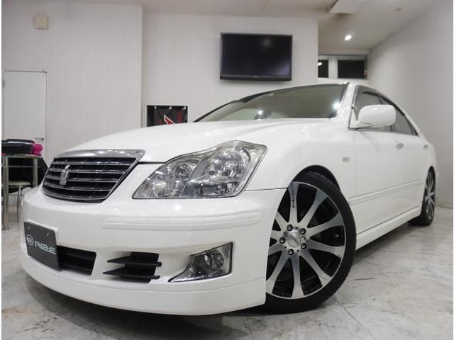 CROWN sedan