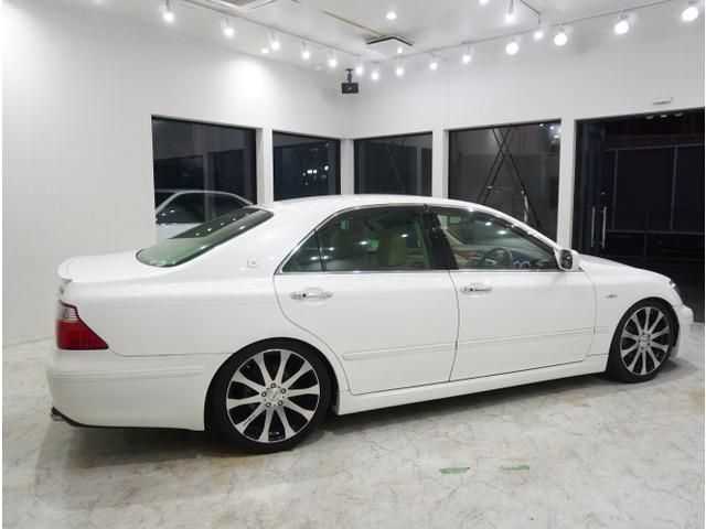 CROWN sedan