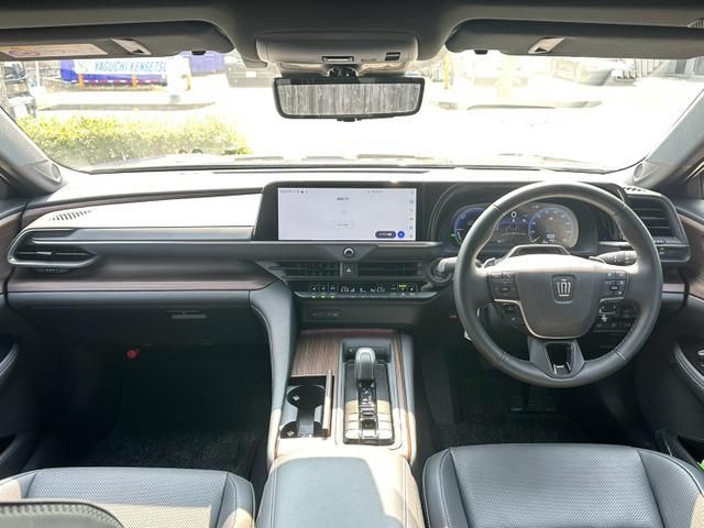 CROWN sedan hybrid