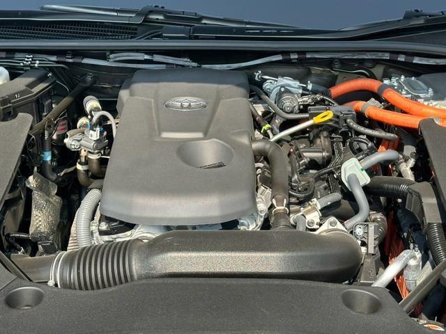 CROWN sedan hybrid