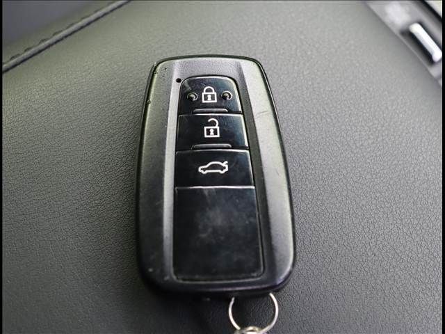 CROWN sedan hybrid